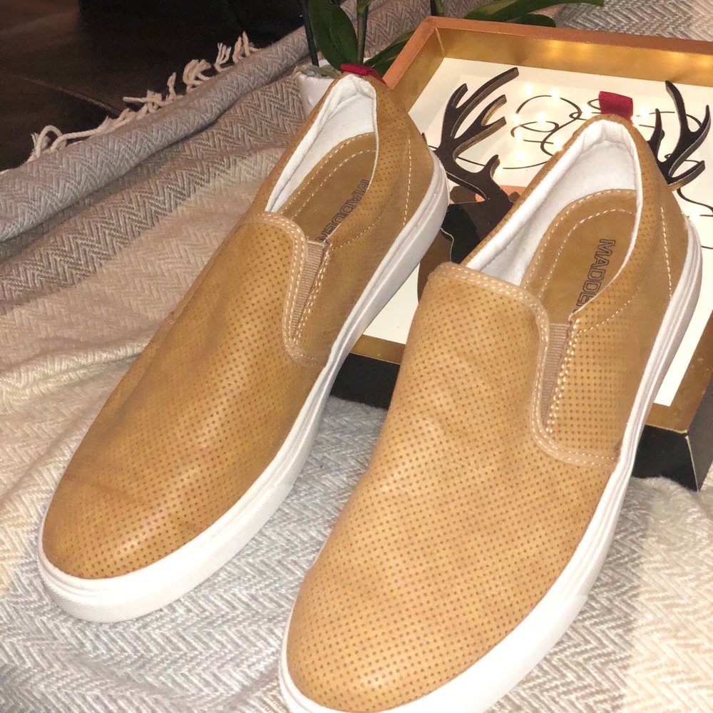 Steve madden tan colored loafers
